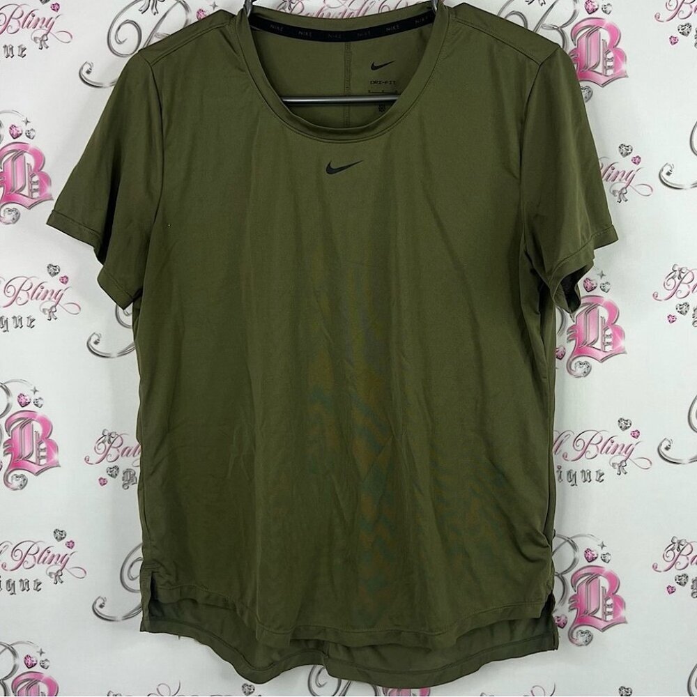 Nike tshirt tee stretchy Dri fit dark green Women's Short Sleeve Olive Tee